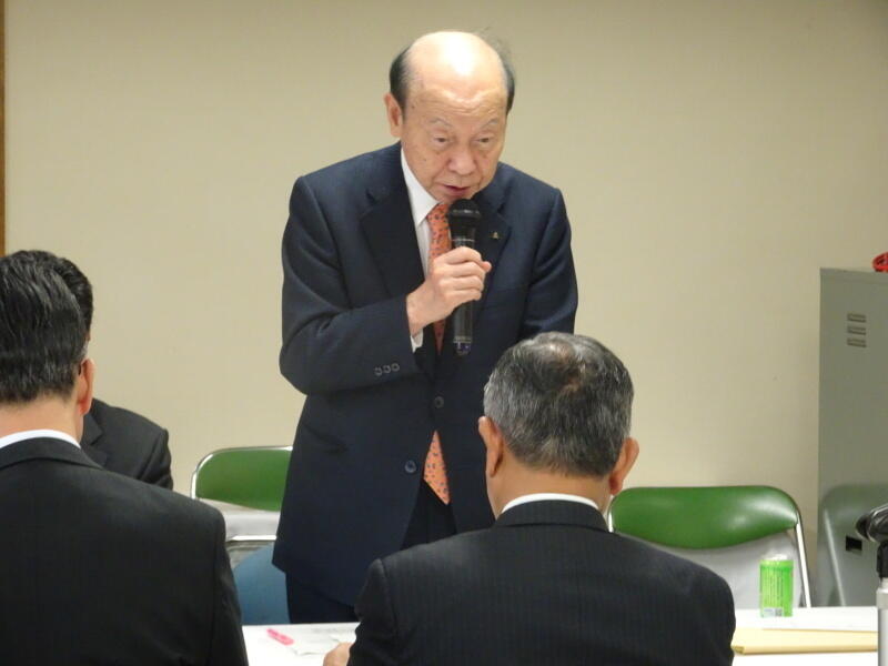 画像：意見を述べる石井地方税財政常任委員長（富山県知事）